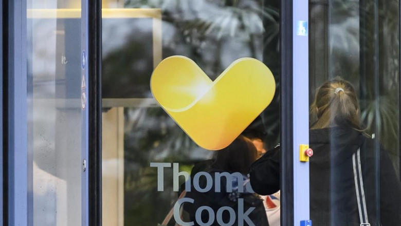Una mujer en los servicios centrales de Thomas Cook en Alemania, tras el cese de actividad anunciado por el turoperador | Silas Stein/dpa ep una mujer en los servicios centrales de thomas cook en alemania tras el cese de actividad