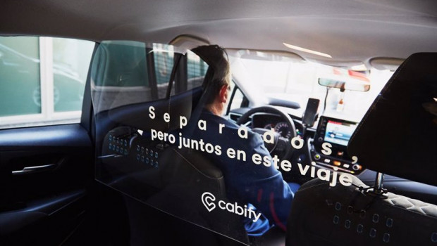 ep vehiculo de cabify con mampara de proteccion