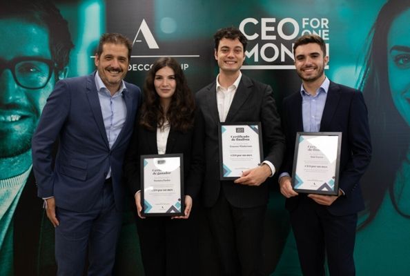 ceo por un mes   iker barricat presidente de the adecco group espaa con los finalista del ao pasado 1
