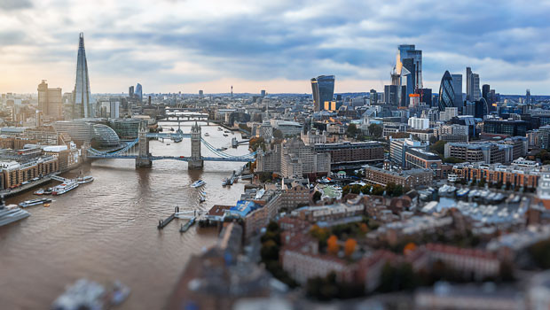 dl ciudad de londres río támesis puente de la torre puente de londres banco sur el fragmento suqare mile distrito financiero comercio finanzas noche