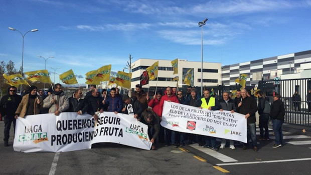 ep agricultores de frutas y hortalizas convocados por coag bloquean plataformas logisticas en malaga
