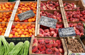 ep archivo   cajas de piezas de frutas en un mercado de la comunidad de madrid