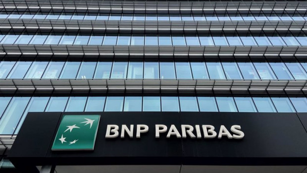 ep archivo   logo de bnp paribas en la entrada a su sede en madrid