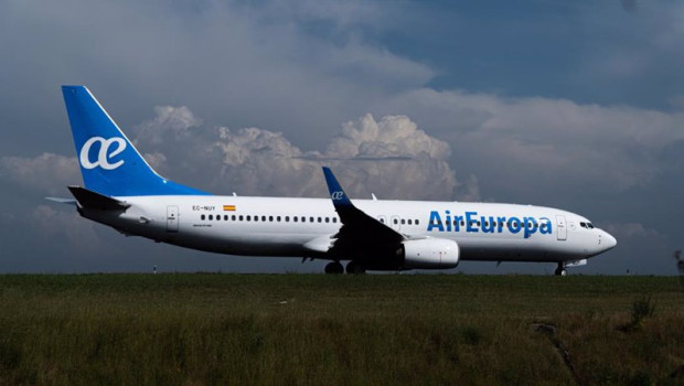 ep archivo   un avion de la compania air europa a su llegada al aeropuerto de alvedro a 4 de