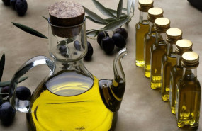 ep archivo   una muestra de la feria de aceite sabor granada