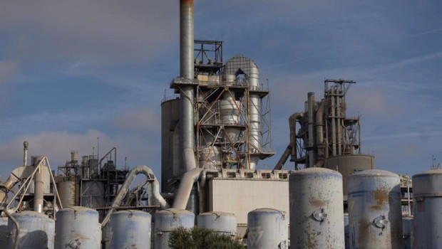 ep archivo vista de la fabrica el alto de cementos portland valderrivas ep archivo vista de la fabrica el alto de cementos portland valderrivas