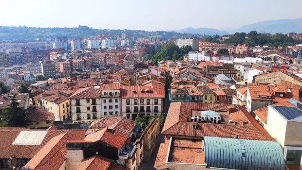 ep archivo   vistas de oviedo desde la torre gotica de la catedral de oviedo