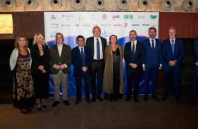 ep ceav entrega sus distintivos turisticos a fina munoz y turespana durante 8 cumbre mundial de