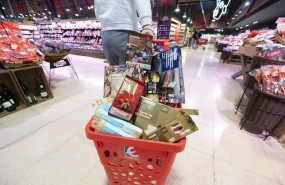 ep cesta con productos navidenos