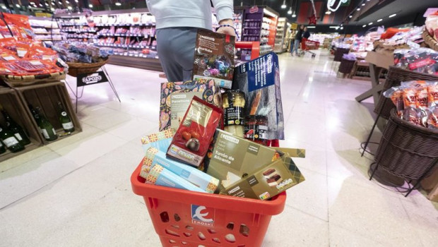 ep cesta con productos navidenos