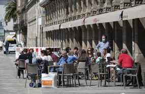ep clientes en una terraza de a coruna