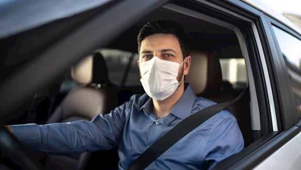 ep conductor con mascarilla