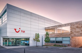 ep edificio de la sede central en espana del grupo tui en el parc bit