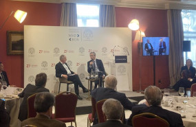 ep el periodista manel perez y el gobernador del banco de espana pablo hernandez de cos 20240403170303