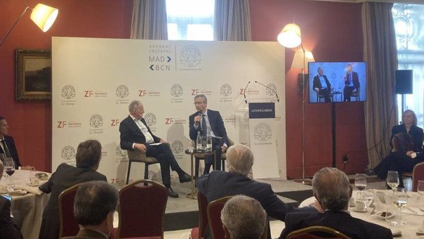 ep el periodista manel perez y el gobernador del banco de espana pablo hernandez de cos 20240403170303
