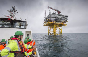 ep el presidente de iberdrola ignacio galan visita proyecto de eolica marina