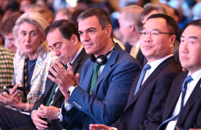 ep el presidente del gobierno de espana pedro sanchez c y el alcalde de shanghai gong zheng d