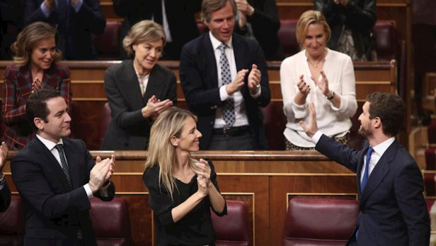 ep el presidente del pp pablo casado agradece el aplauso de la bancada popular tras su intervencion