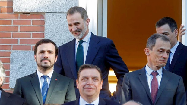 ep el rey felipe vi c junto con el ministro de consumo alberto garzon i y el de ciencia pedro duque