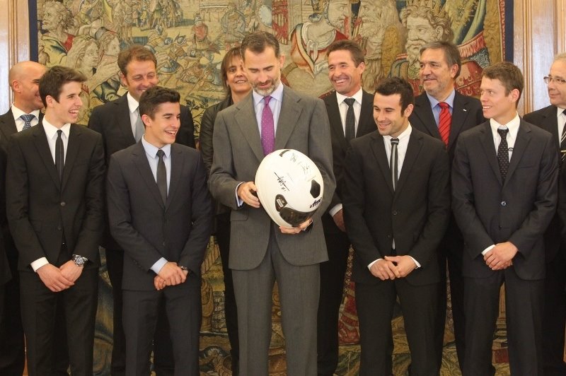 ep el rey felipe vi recibe un caso de marc y alex marquez esteve rabat y toni bou