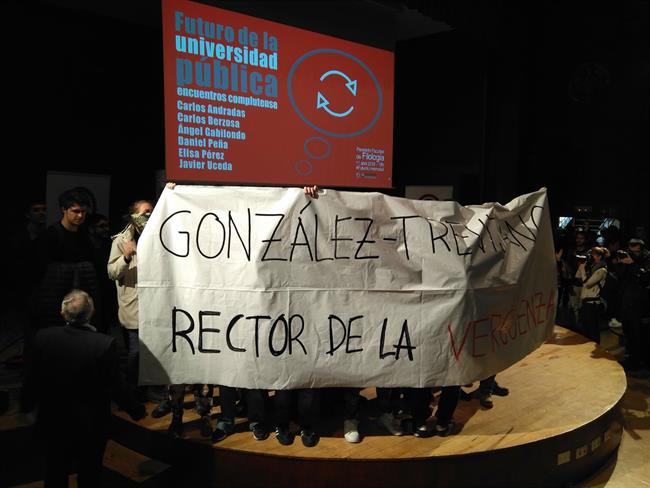 Estudiantes protestan contra exrector de la URJC | EUROPA PRESS ep estudiantes protestanexrectorla urjc