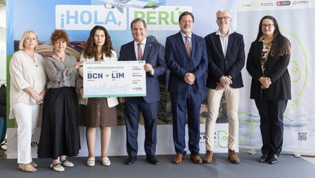 ep imagen del vuelo inaugural de level entre barcelona y lima peru