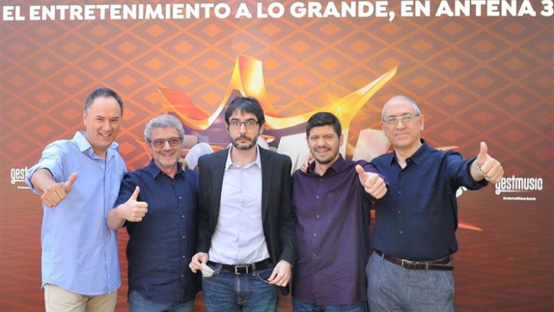 Imagen de Juanra Bonet junto a Erudino, Valentín, Manu y Alberto, los ganadores del histórico bote de '¡Boom!' | ATRESMEDIA ep imagenjuanra boneta erudino valentin manualberto los ganadoreshistorico bote de boom