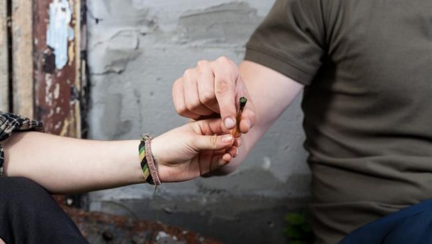ep los jovenesse iniciancannabis superalosempiezanfumar