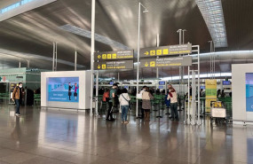 ep pasajeros en el aeropuerto de barcelona el prat
