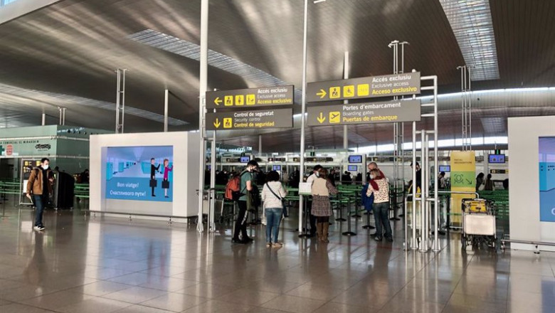 ep pasajeros en el aeropuerto de barcelona el prat