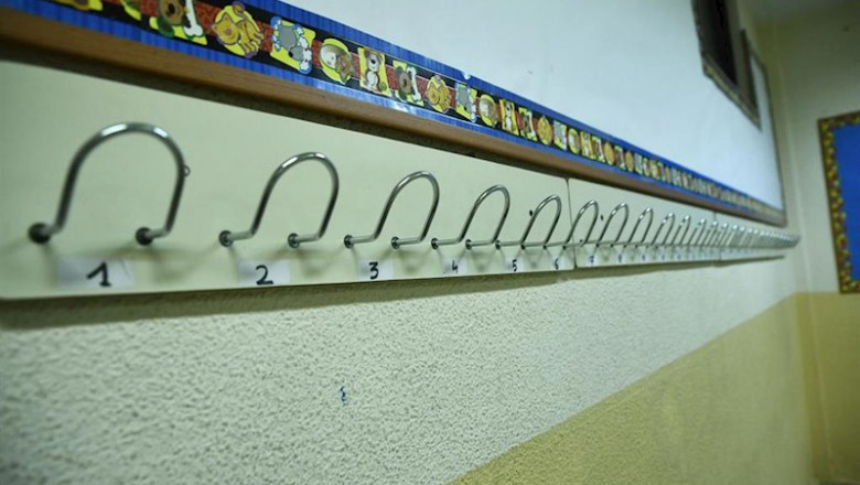 ep perchas vacias en un colegio de madrid