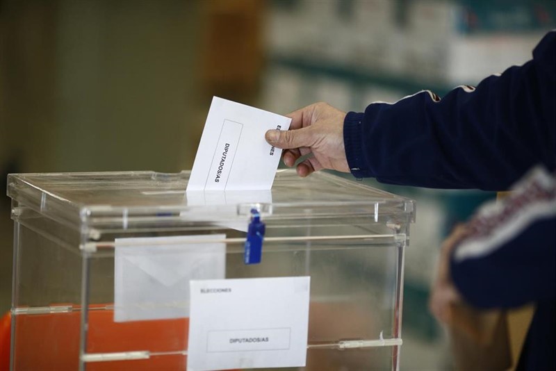 Chorro de solicitudes para librarse de la mesa electoral: cuidado con ir a votar a las 9