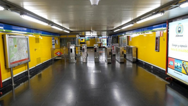 ep tornos vacios en una de las estaciones de metro de madrid