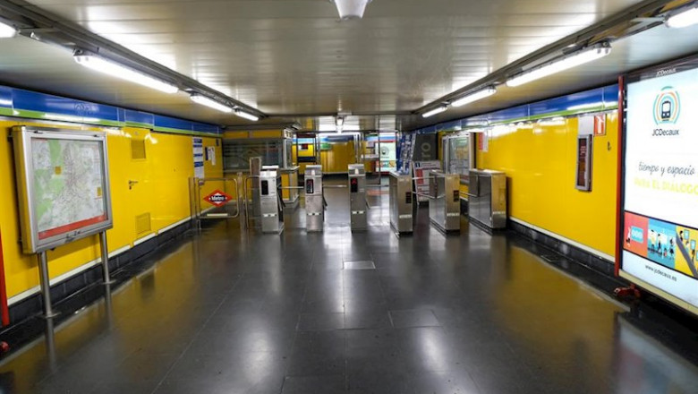 Tornos vacíos en una de las estaciones de Metro de Madrid. | Jesús Hellín - Europa Press ep tornos vacios en una de las estaciones de metro de madrid