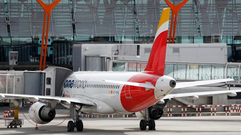 ep un avion aparcado en el aeropuerto adolfo suarez madrid-barajas donde durante la jornada de hoy