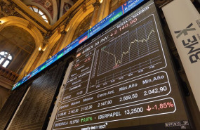 ep un panel del ibex 35 en el palacio de la bolsa a 27 de diciembre de 2022 en madrid espana el ibex