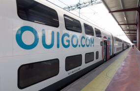 ep un tren de ouigo en la estacion de chamartin clara campoamor