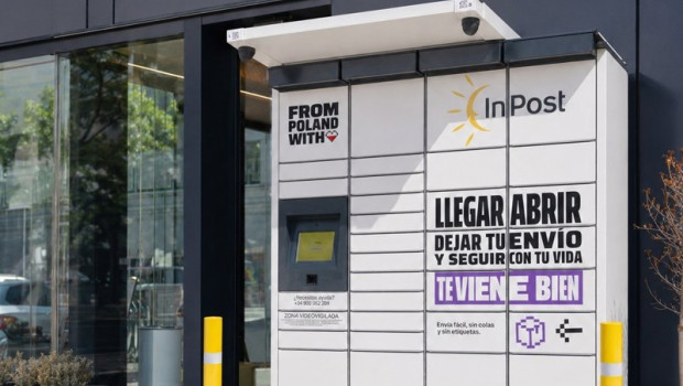 ep una estacion de repsol con un buzon inpost