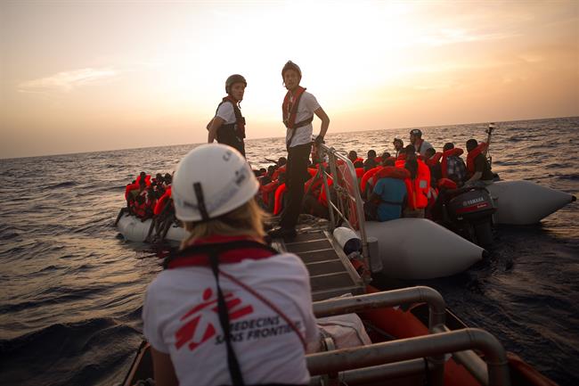 Médicos Sin Fronteras en el Mediterráneo inmigrantes refugiados rescatados msf mediterraneo
