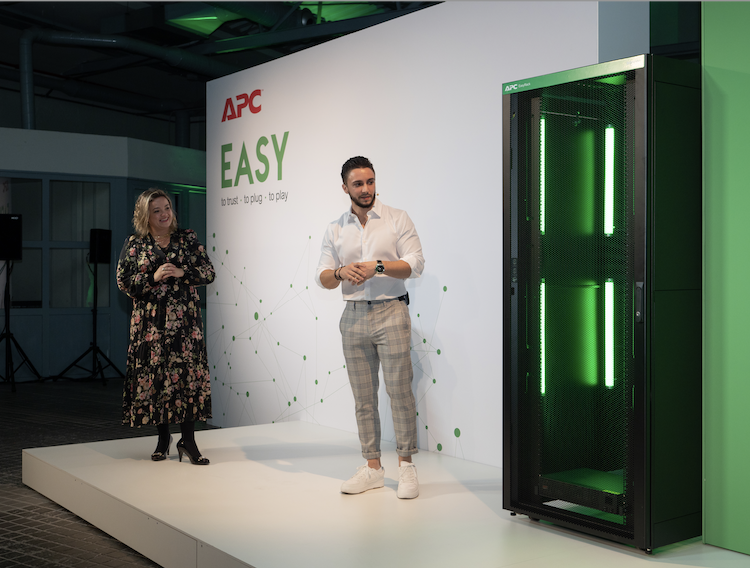 1639476174 schneider electric presenta su nueva gama easy rack a sus partners de soluciones it