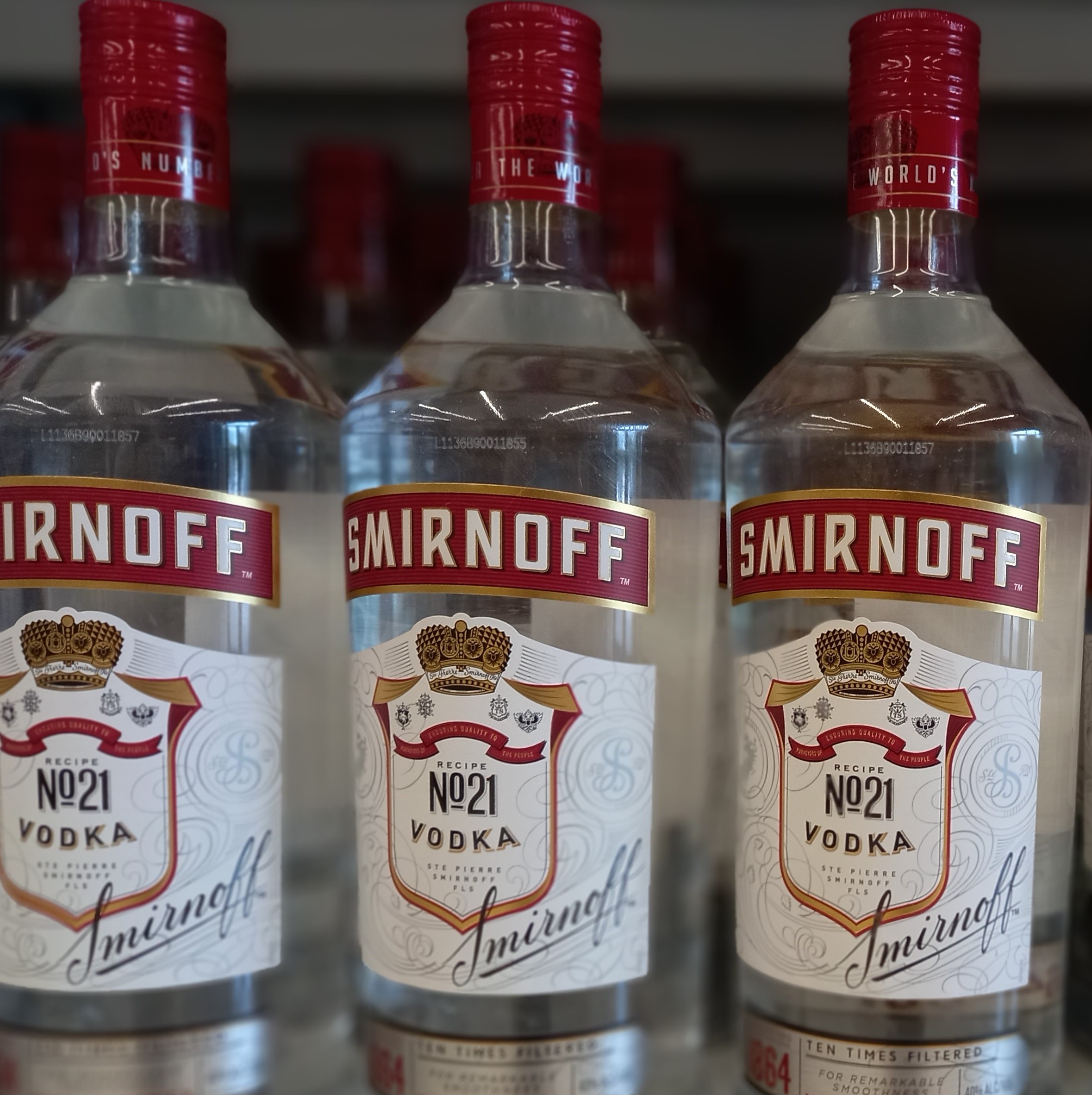 Diageo cae en bolsa tras recortar previsiones ante la débil demanda en EEUU y China