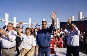 ep archivo   el presidente del gobierno pedro sanchez junto a la vicepresidenta tercera del gobierno