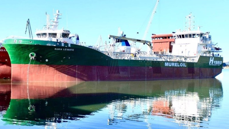 ep archivo la gabarra hibrida de cepsa para el suministro de combustible marino ep archivo la gabarra hibrida de cepsa para el suministro de combustible marino