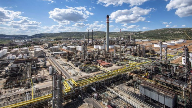 ep archivo   panoramica de la planta de repsol en puertollano