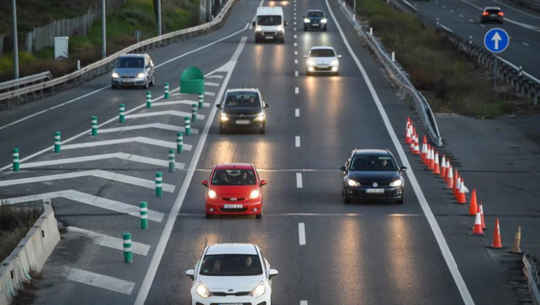 Archivo - Varios coches circulan por la autovía | Gustavo Valiente - Europa Press - Archivo ep archivo varios coches circulan por la autovia