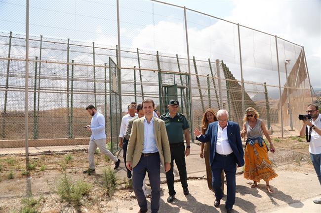 Casado, en la valla de Melilla | PP ep casado envallamelilla