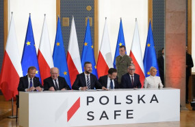ep comisarios de la ue y ministros de polonia firman el acuerdo de prestamo safe de polonia