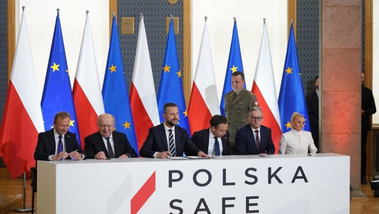 ep comisarios de la ue y ministros de polonia firman el acuerdo de prestamo safe de polonia