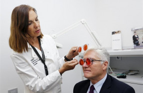 ep doctorainstitutomicrocirugia ocular probandoun pacientefiltrosproteccion solar