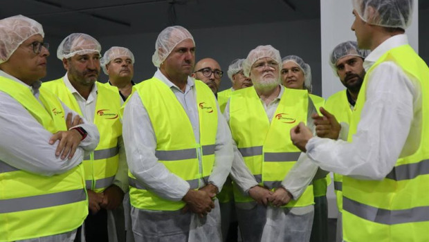 ep el consejero de agricultura ganaderia y desarrollo rural julian martinez lizan en la nueva planta